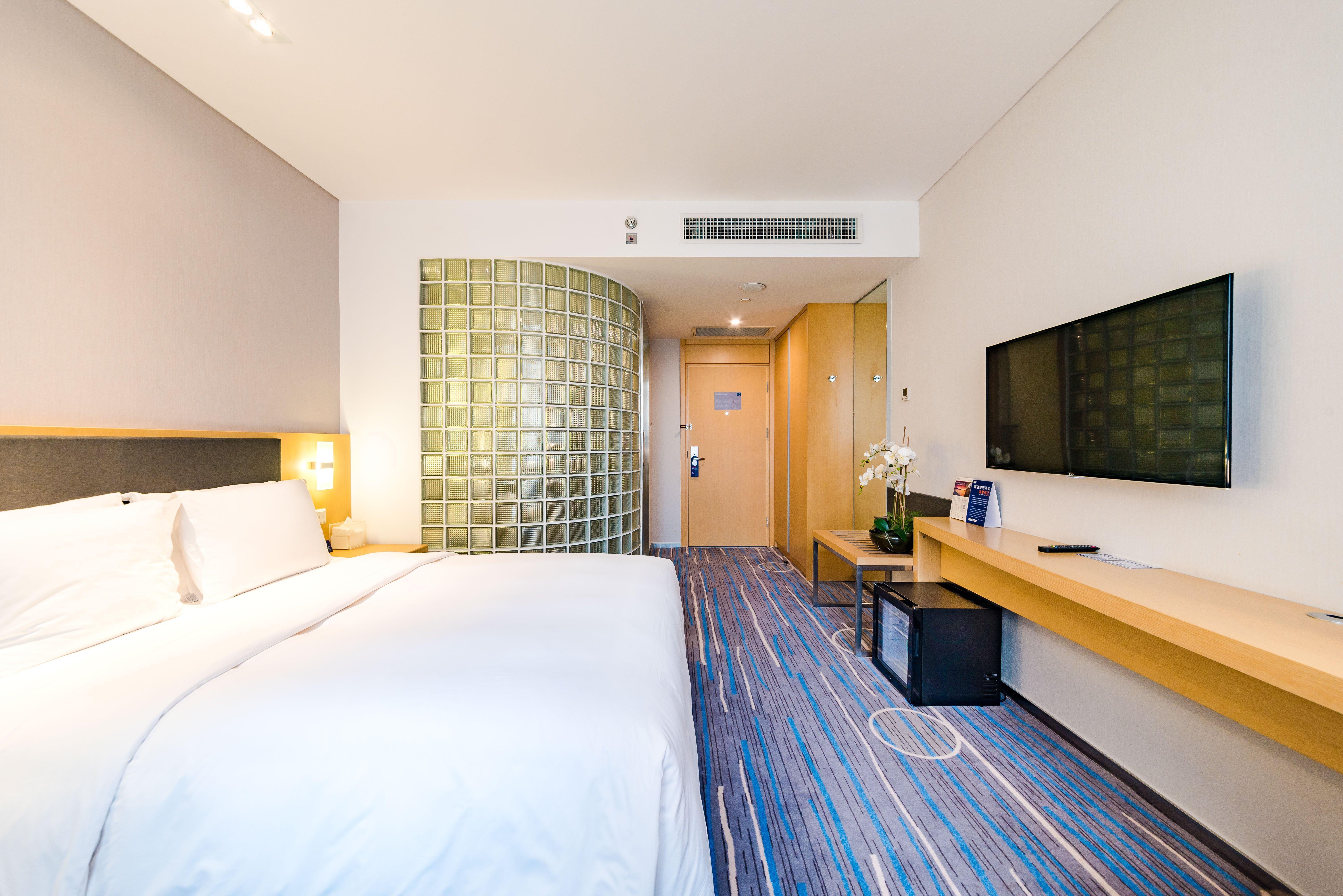 Holiday Inn Express Shijiazhuang Heping, an IHG Hotel Bagian luar foto