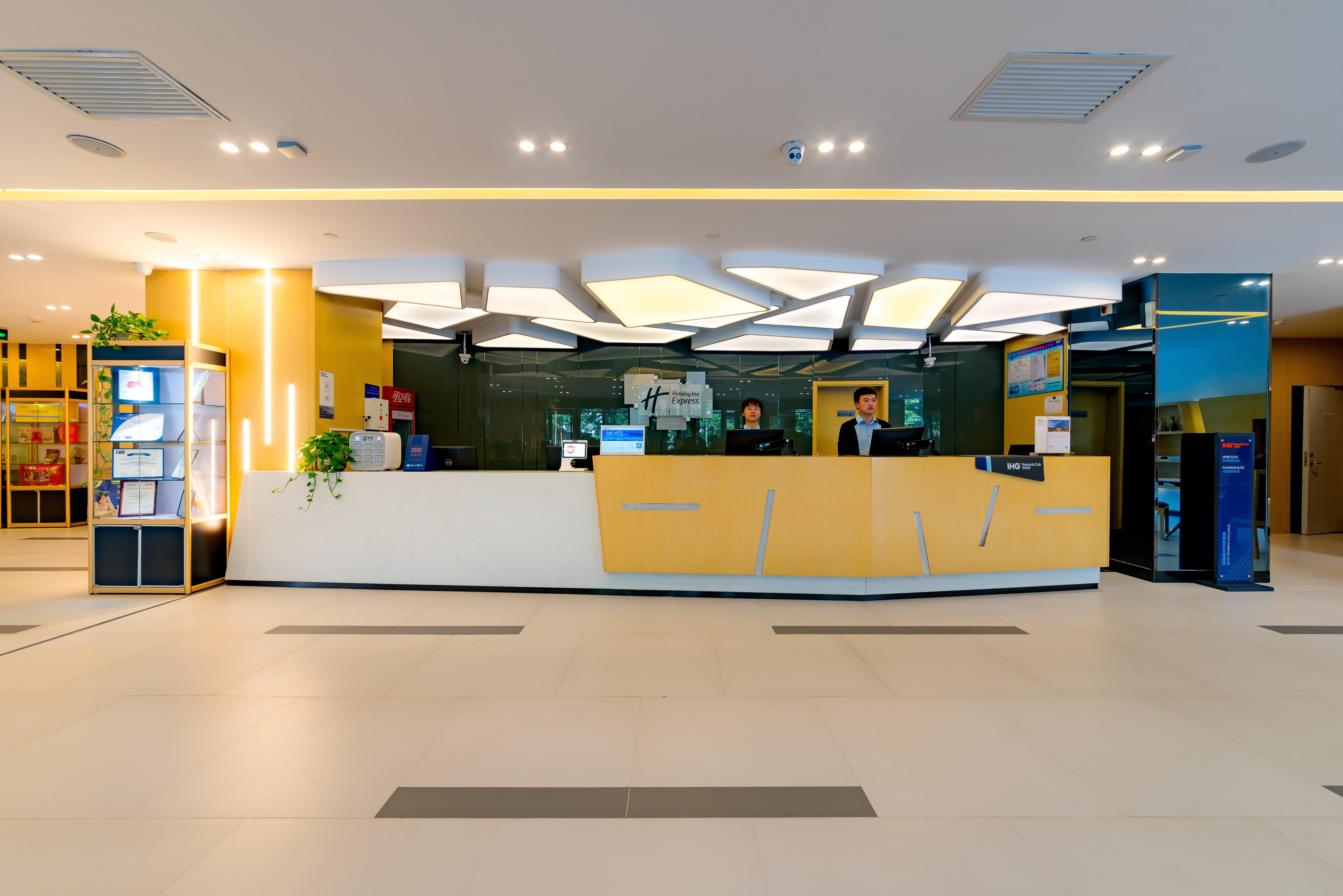 Holiday Inn Express Shijiazhuang Heping, an IHG Hotel Bagian luar foto