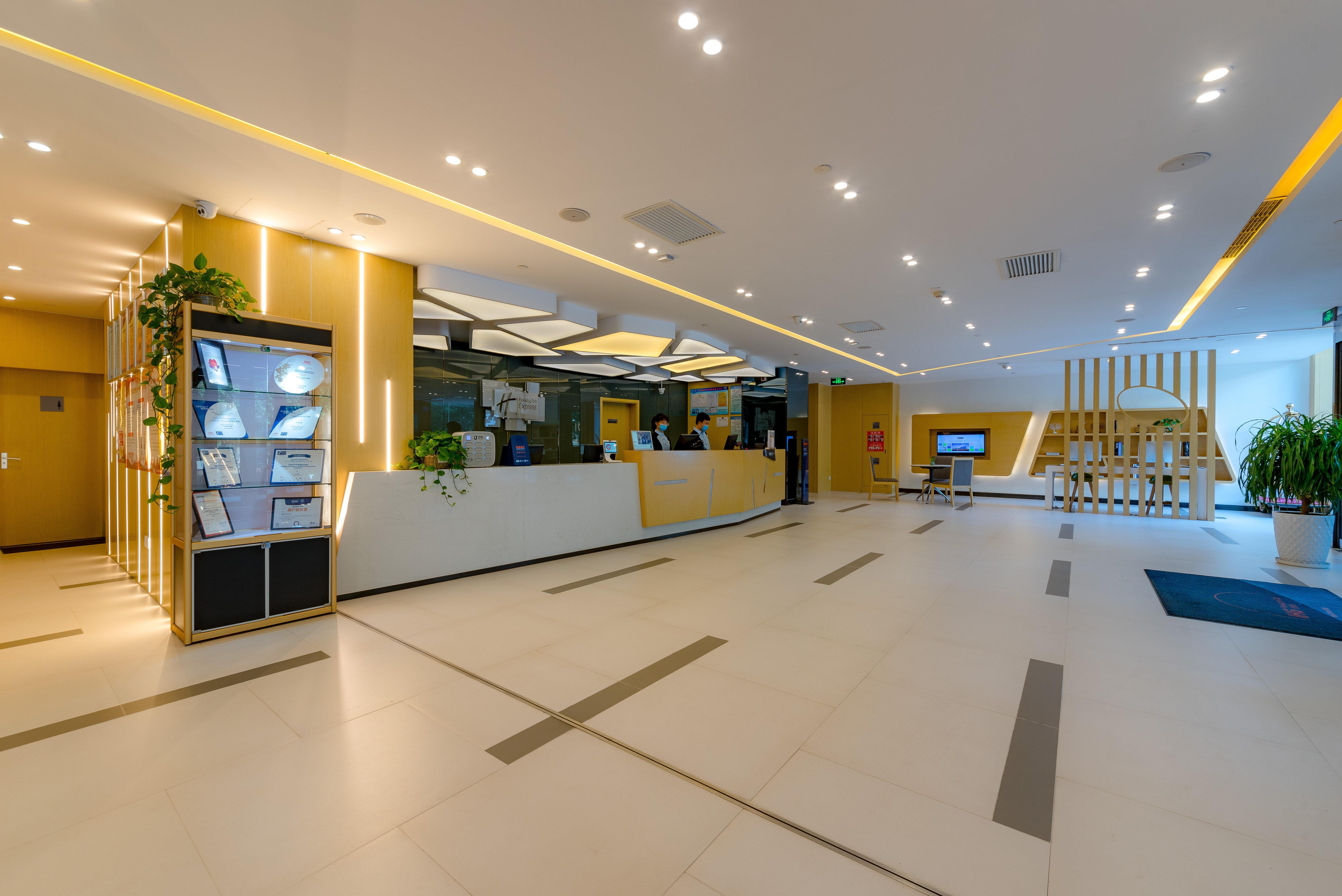 Holiday Inn Express Shijiazhuang Heping, an IHG Hotel Bagian luar foto